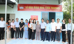 Chủ nhiệm Ủy ban Đối ngoại Vũ Hải Hà trao nhà tình thương tặng gia đình có hoàn cảnh khó khăn tại Đồng Nai