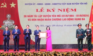 Phó Chủ tịch Quốc hội Nguyễn Thị Thanh dự Lễ kỷ niệm 30 năm tái lập huyện Yên Mô và đón nhận Huân chương Lao động hạng Ba