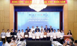 Gần 1/3 học viên Chương trình đào tạo thiết kế vi mạch được nhận làm việc tại tập đoàn lớn