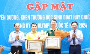 Bắc Giang: Gặp mặt, tuyên dương 3 học sinh đoạt Huy chương Vàng Olympic quốc tế