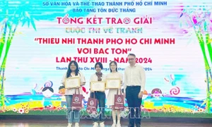 Trao giải thi vẽ tranh về Chủ tịch Tôn Đức Thắng