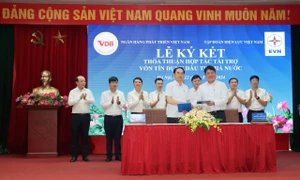 EVN và VDB ký thỏa thuận hợp tác tài trợ vốn tín dụng đầu tư của Nhà nước