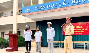 Công an huyện Thạch Thất (Hà Nội) đẩy mạnh tuyên truyền ATGT trong học đường