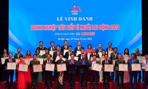 Vietcombank: Lần thứ tư liên tiếp được tặng bằng khen “Doanh nghiệp tiêu biểu vì người lao động”