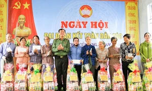 Chủ nhiệm Ủy ban Quốc phòng và An ninh Lê Tấn Tới dự Ngày hội Đại đoàn kết toàn dân tộc tại Khánh Hòa