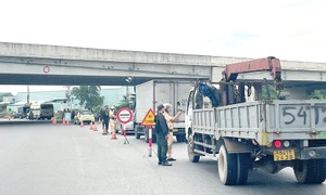 TP. Hồ Chí Minh: Xử lý hàng loạt lái xe vi phạm ma túy, nồng độ cồn trên Quốc lộ 1