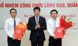 Văn phòng Quốc hội trao quyết định bổ nhiệm 2 công chức lãnh đạo, quản lý cấp Vụ