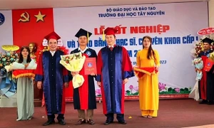 Trường Đại học Tây Nguyên trao bằng tốt nghiệp tới hơn 140 tân thạc sĩ, bác sỹ