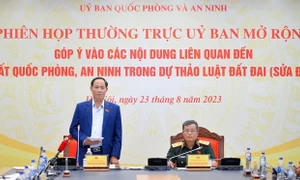 Phó Chủ tịch Quốc hội, Thượng tướng Trần Quang Phương dự phiên họp của Thường trực Ủy ban Quốc phòng và An ninh