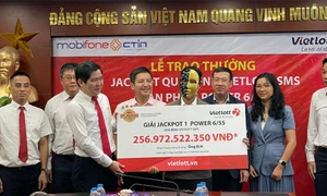 Vietlott trao Jackpot 256 tỷ đồng - giải thưởng lớn thứ hai trong lịch sử xổ số Việt Nam