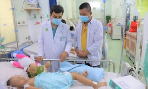 TP. Hồ Chí Minh: Bệnh nhi tay chân miệng nguy kịch được cứu sống bằng kỹ thuật ECMO