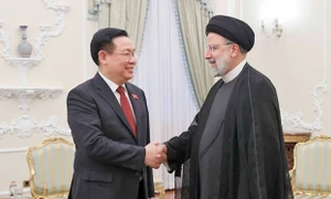 Chủ tịch Quốc hội Vương Đình Huệ hội kiến Tổng thống Iran Ebrahim Raisi