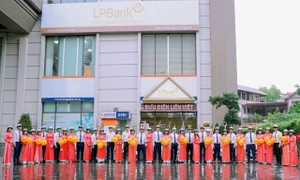 Mở rộng kinh doanh, LPBank trải thảm đỏ đón hàng ngàn nhân tài