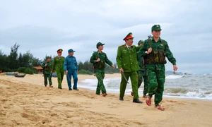 Người lính mang quân hàm xanh nơi đầu sóng ngọn gió