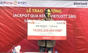 Ngày 8.3, chồng đưa vợ đi nhận Jackpot 13,5 tỷ đồng