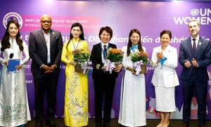 CEO IPPG Lê Hồng Thủy Tiên phát biểu tại diễn đàn của UN Women nhân ngày Quốc tế Phụ nữ