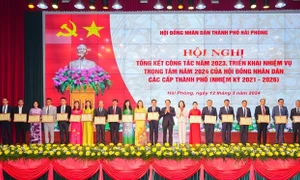 Tạo tinh thần thi đua rộng khắp