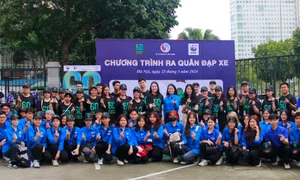 Đạp xe diễu hành hưởng ứng Chiến dịch Giờ Trái đất năm 2024