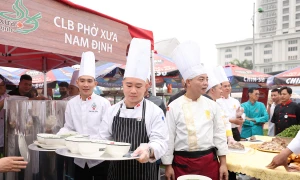 Hàng nghìn lượt khách đổ về Festival Phở 2024 tại Nam Định trong ngày đầu khai mạc