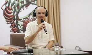 Nhà văn Pháp Bernard Werber: “Hãy nghe tiếng nói bên trong mình”