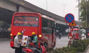 Hà Nội: Báo động tình trạng xe khách dừng, đỗ đón khách dọc đường Phạm Hùng