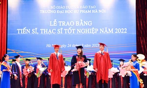 Trường Đại học Sư phạm Hà Nội trao bằng tốt nghiệp cho 916 tân tiến sĩ, thạc sĩ