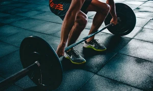 Nam thanh niên 18 tuổi liệt vận động hai chân sau tập gym