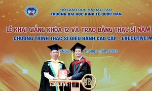 Trường ĐH Kinh tế Quốc dân trao bằng Thạc sĩ Điều hành cao cấp