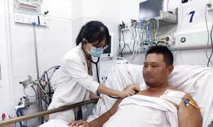 Vừa chạy ECMO, vừa phẫu thuật cứu sống bệnh nhân