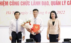 Văn phòng Quốc hội trao quyết định bổ nhiệm công chức lãnh đạo, quản lý cấp vụ