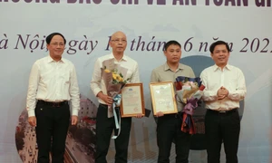 Trao giải báo chí về an toàn giao thông năm 2021