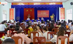 Chủ nhiệm Ủy ban Quốc phòng và An ninh Lê Tấn Tới tiếp xúc cử tri tỉnh Long An