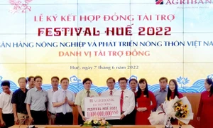 Agribank ký kết hợp đồng tài trợ Festival Huế 2022