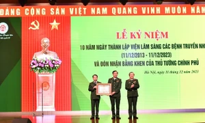 Viện Lâm sàng các bệnh truyền nhiễm thuộc Bệnh viện Trung ương Quân đội 108 đón nhận Bằng khen của Thủ tướng Chính phủ