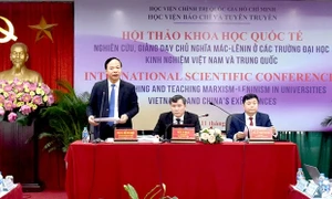 Nhiều học giả, nhà khoa học Việt Nam và Trung Quốc bàn luận về nghiên cứu, giảng dạy chủ nghĩa Mác-Lênin ở các trường đại học