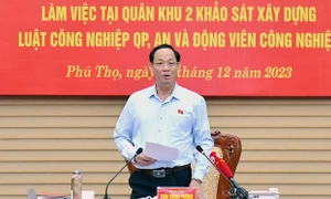 Phó Chủ tịch Quốc hội, Thượng tướng Trần Quang Phương làm việc với Quân khu 2