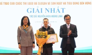 Trao giải Cuộc thi “Sáng tạo logo và slogan về sản xuất và tiêu dùng bền vững”