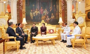 Chủ tịch Quốc hội Vương Đình Huệ hội kiến Nhà Vua Thái Lan Maha Vajiralongkorn