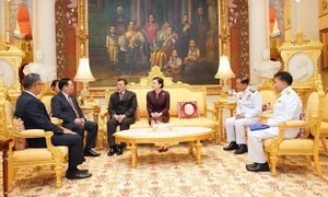 Chủ tịch Quốc hội Vương Đình Huệ hội kiến Nhà Vua Thái Lan Maha Vajiralongkorn