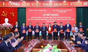 Bế giảng lớp cập nhật kiến thức đối với Phó Bí thư, Chủ tịch HĐND, UBND cấp tỉnh