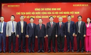 Chủ tịch Quốc hội Vương Đình Huệ: Tạo đột phá trong hợp tác kinh tế, thương mại là nguyện vọng cháy bỏng của cả Việt Nam và Lào