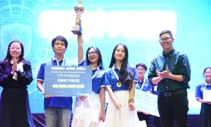 Đội thi cụm Huế giành giải Nhất toàn quốc cuộc thi tiếng Anh sinh viên Star Awards năm 2023