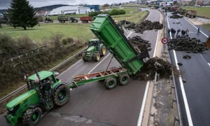 Nông dân Pháp biểu tình rầm rộ: Phép thử đầu tiên đối với tân Thủ tướng