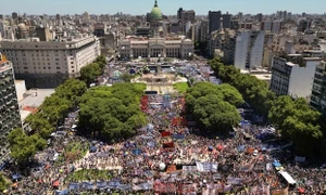 Công đoàn Argentina tổng đình công phản đối các biện pháp thắt lưng buộc bụng