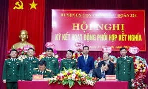 Nghệ An: Sư đoàn 324 và huyện Con Cuông ký kết hoạt động phối hợp kết nghĩa