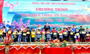 Huyện Xín Mần, Hà Giang tổ chức “Xuân biên cương ấm lòng dân bản”