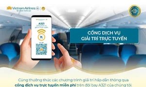 Hành khách tận hưởng giải trí không dây khi bay tàu Airbus A321 của Vietnam Airlines