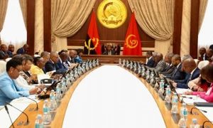 Angola tăng 5% lương cho công chức nhà nước