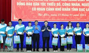 Chủ tịch Quốc hội Vương Đình Huệ: Bạc Liêu chuẩn bị các điều kiện tốt nhất phục vụ Nhân dân đón Tết vui tươi, lành mạnh, an toàn, tiết kiệm