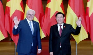 Chủ tịch Quốc hội Vương Đình Huệ hội kiến Tổng thống Đức Frank-Walter Steinmeier